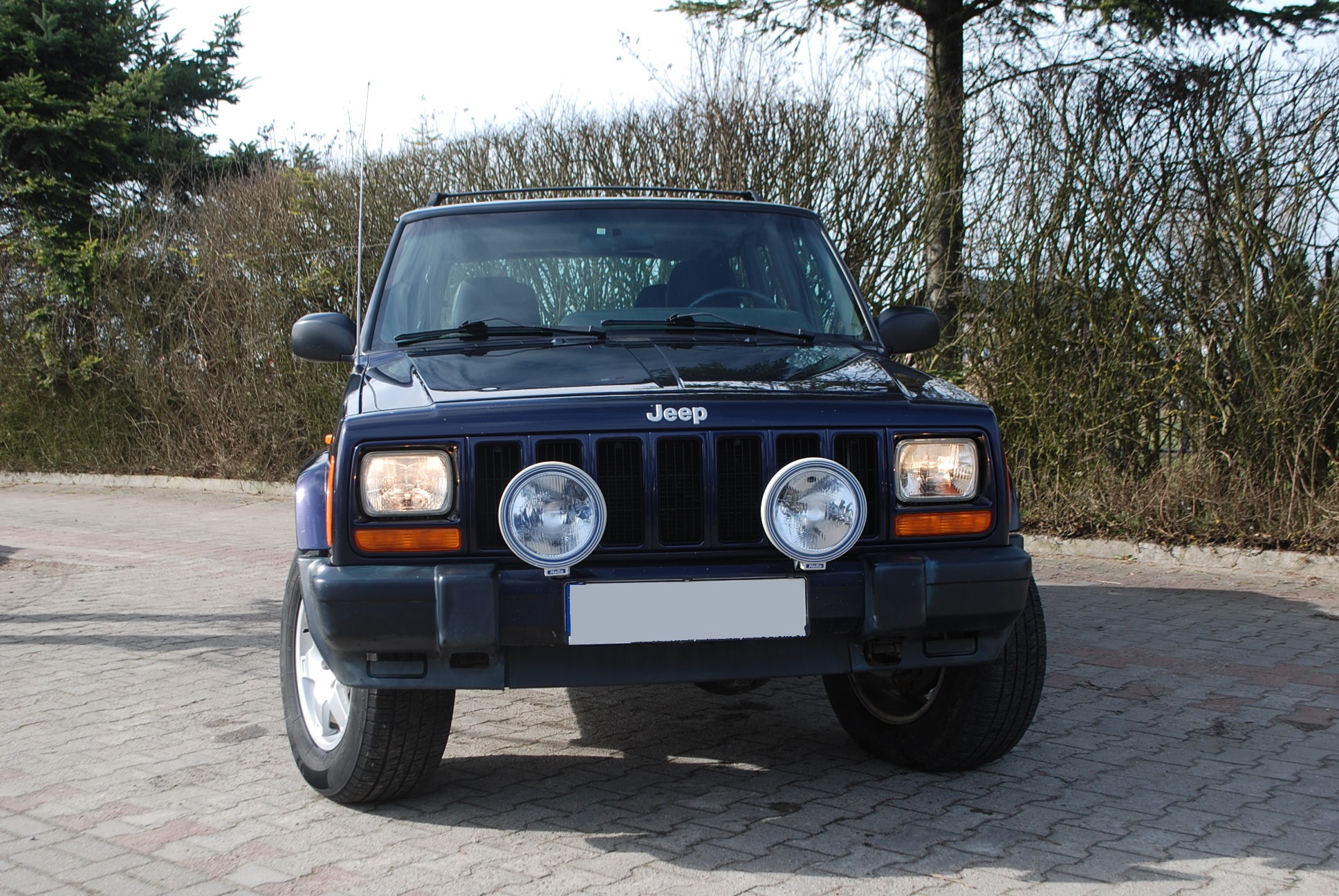 
								Jeep Cherokee XJ 2,5 benzyna. full									