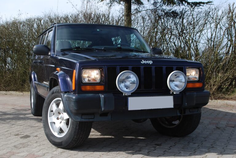 Jeep Cherokee XJ 2,5 benzyna.