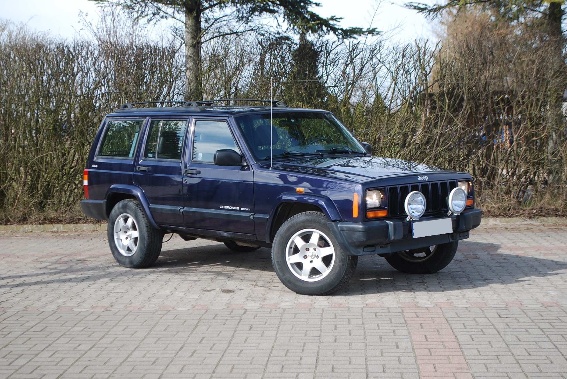 
								Jeep Cherokee XJ 2,5 benzyna. full									