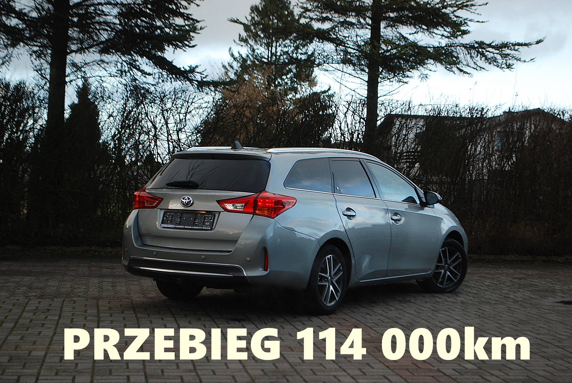 
								Toyota Auris 1,8 hybryda. full									