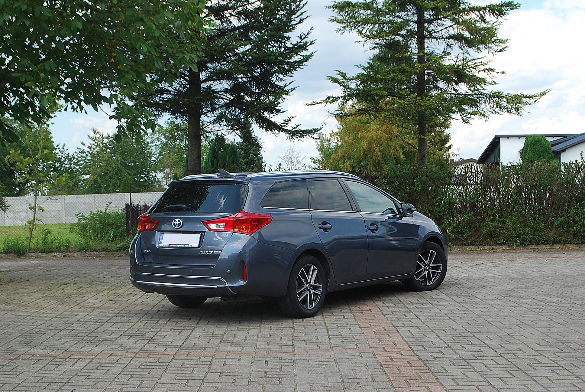 
								Toyota Auris 1,8 benzyna-hybryda full									