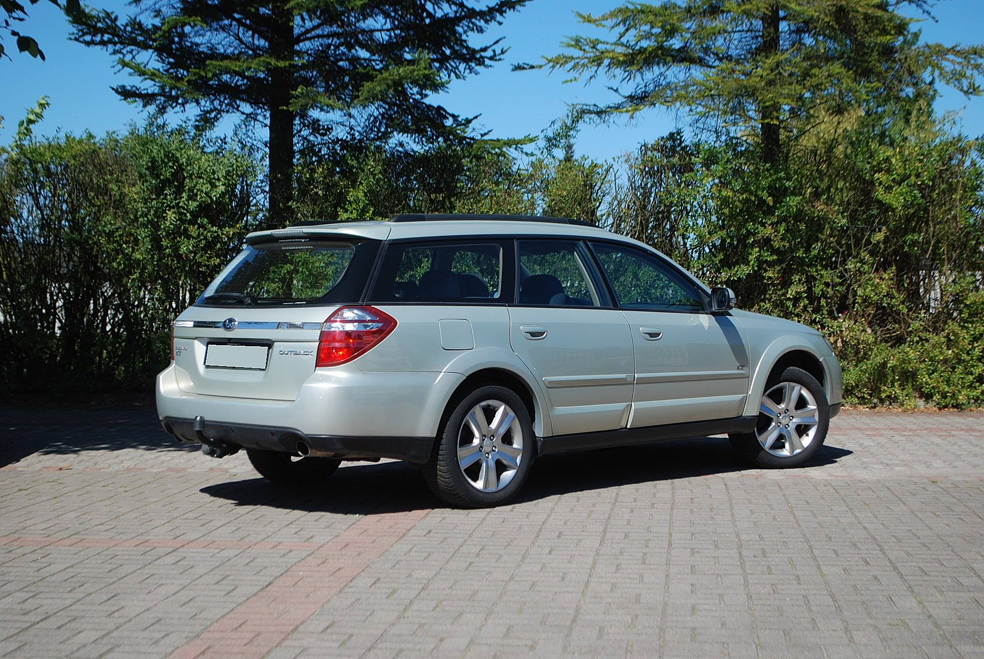 
								Subaru Legacy Outback 2,5 benzyna-gaz LPG. full									