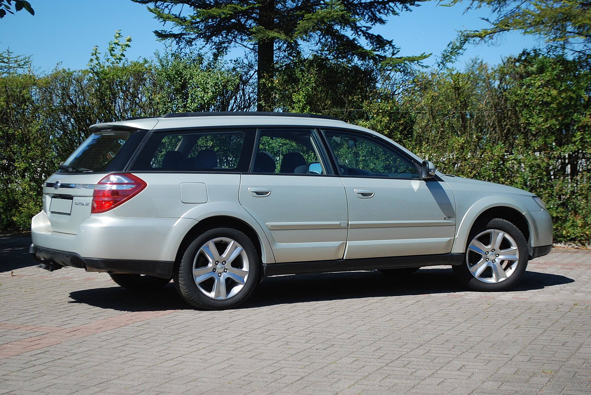 
								Subaru Legacy Outback 2,5 benzyna-gaz LPG. full									