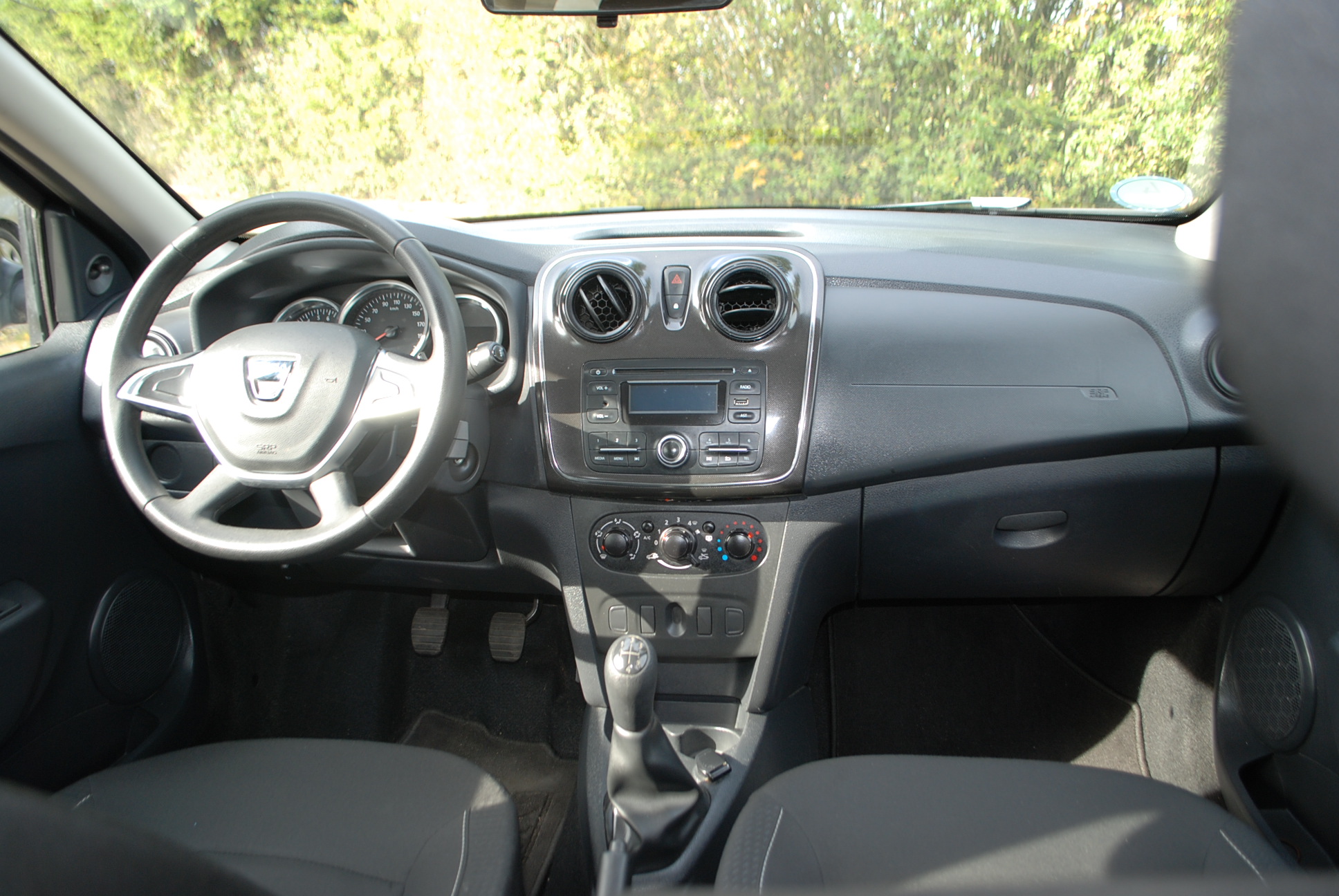 
								Dacia Logan kombi. 1,0 benzyna. full									