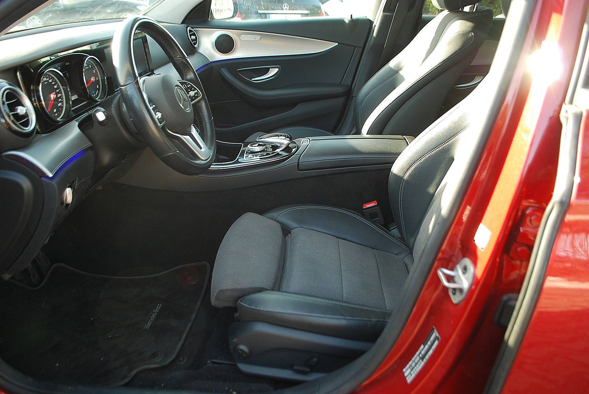 
								Mercedes-Benz E200 hybryda. 2,0 benzyna. 4 MATIC. Zarejestrowany w Polsce. full									