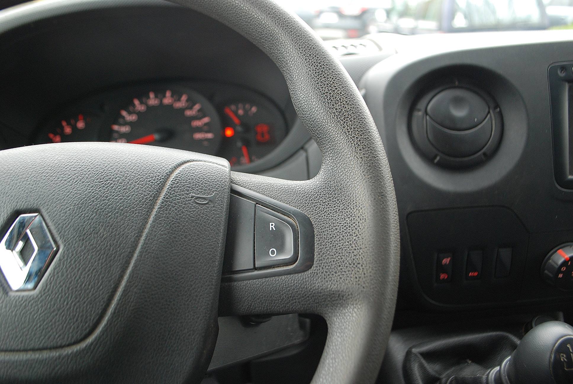 
								Renault Master L2H2. Niski przebieg. full									