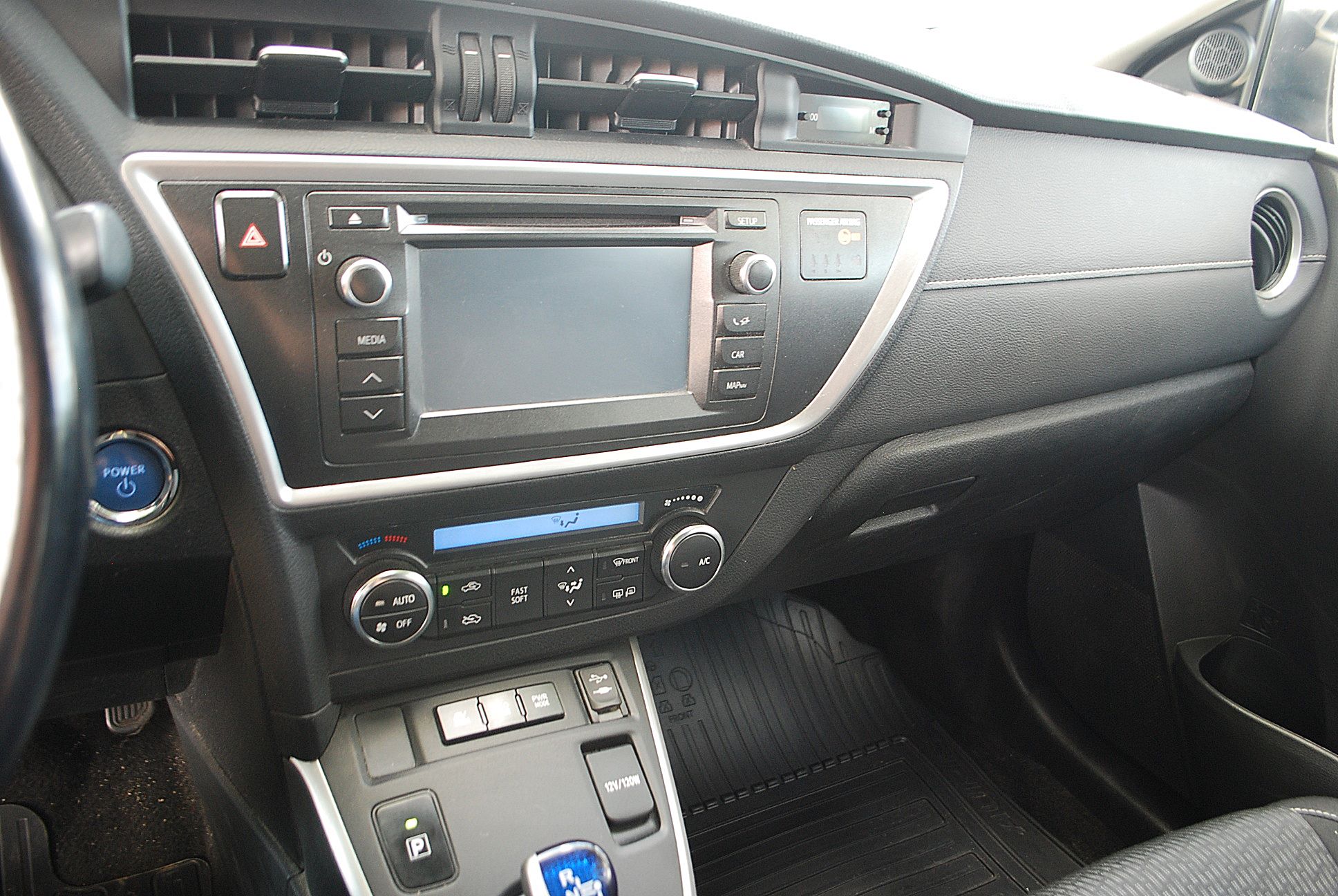 
								Toyota Auris 1,8 benzyna-hybryda full									
