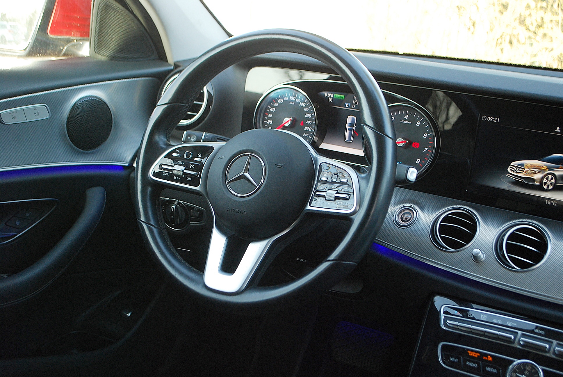 
								Mercedes-Benz E200 hybryda. 2,0 benzyna. 4 MATIC. Zarejestrowany w Polsce. full									