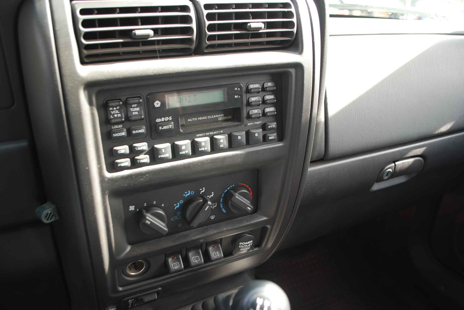 
								Jeep Cherokee XJ 2,5 benzyna. full									