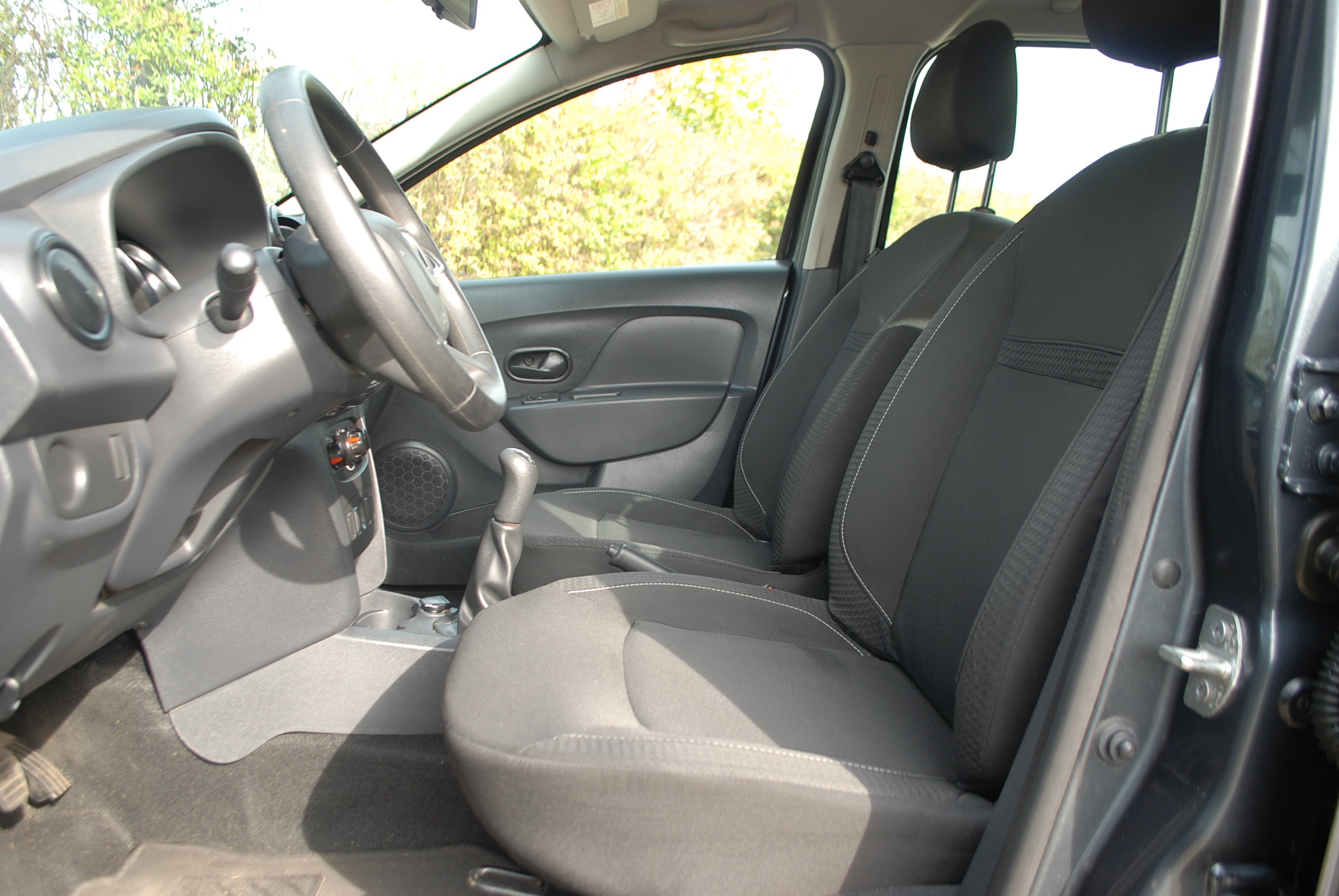 
								Dacia Logan kombi. 1,0 benzyna. full									