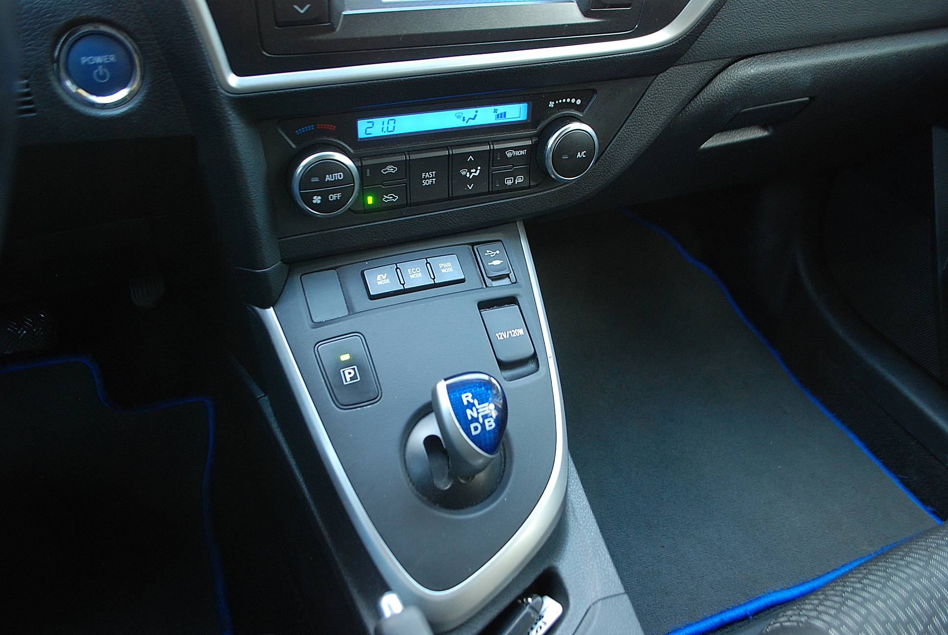 
								Toyota Auris 1,8 hybryda. full									