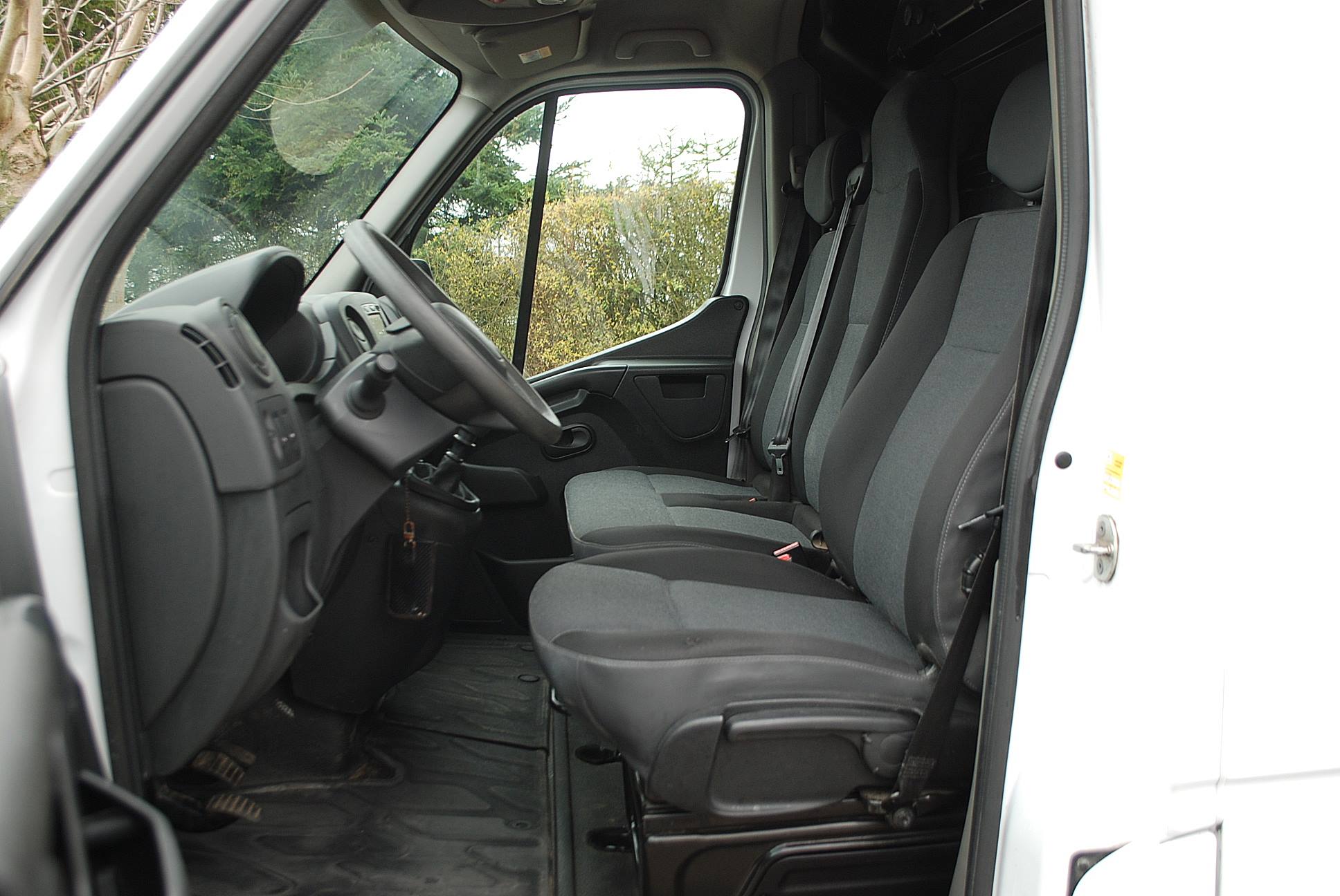 
								Renault Master L2H2. Niski przebieg. full									