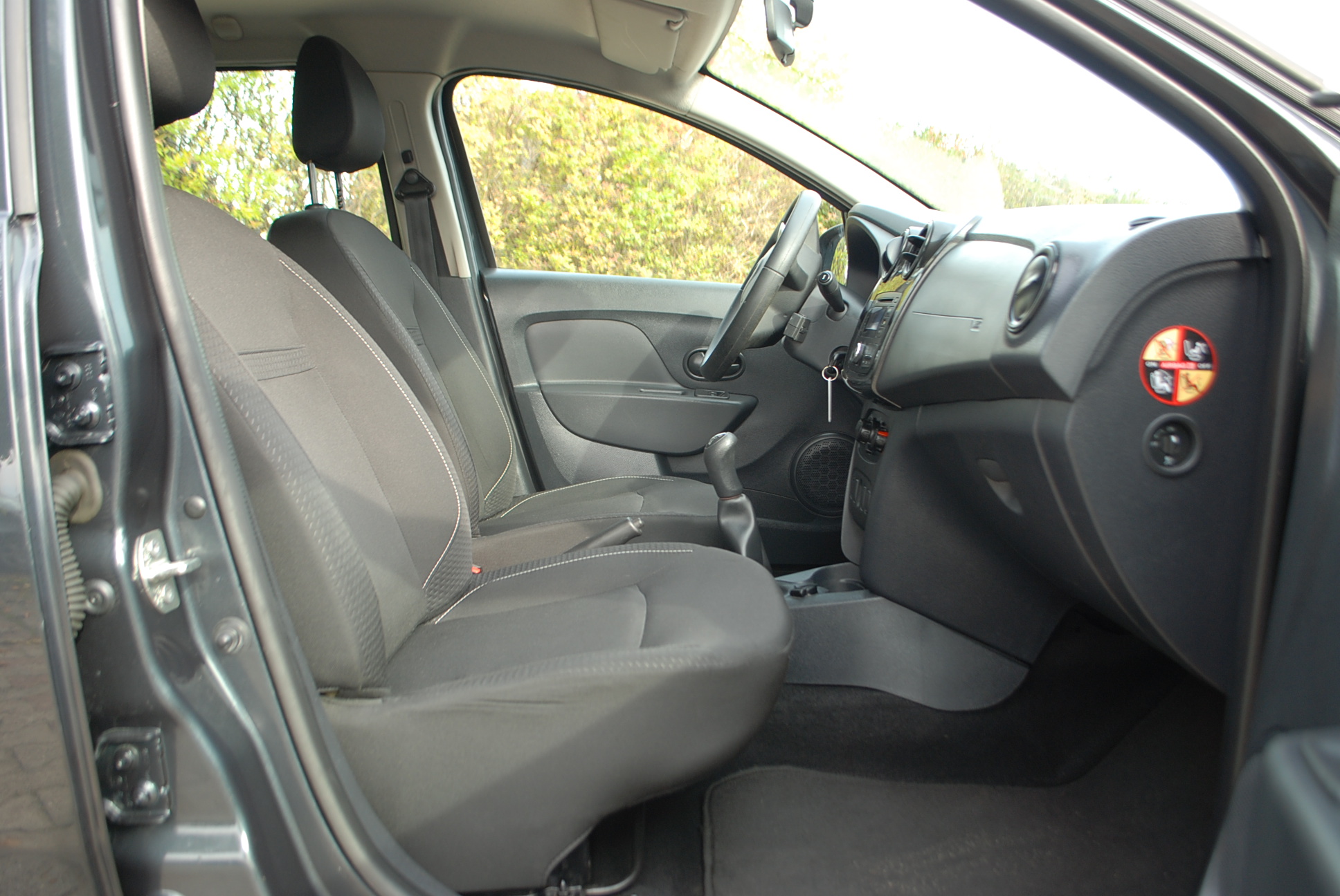 
								Dacia Logan kombi. 1,0 benzyna. full									