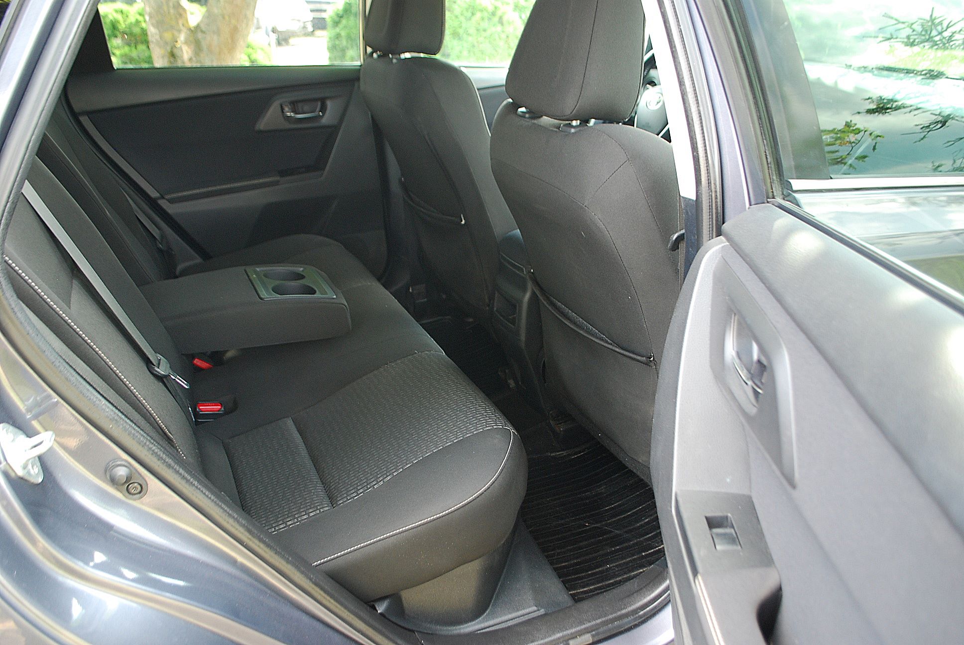 
								Toyota Auris 1,8 benzyna-hybryda full									