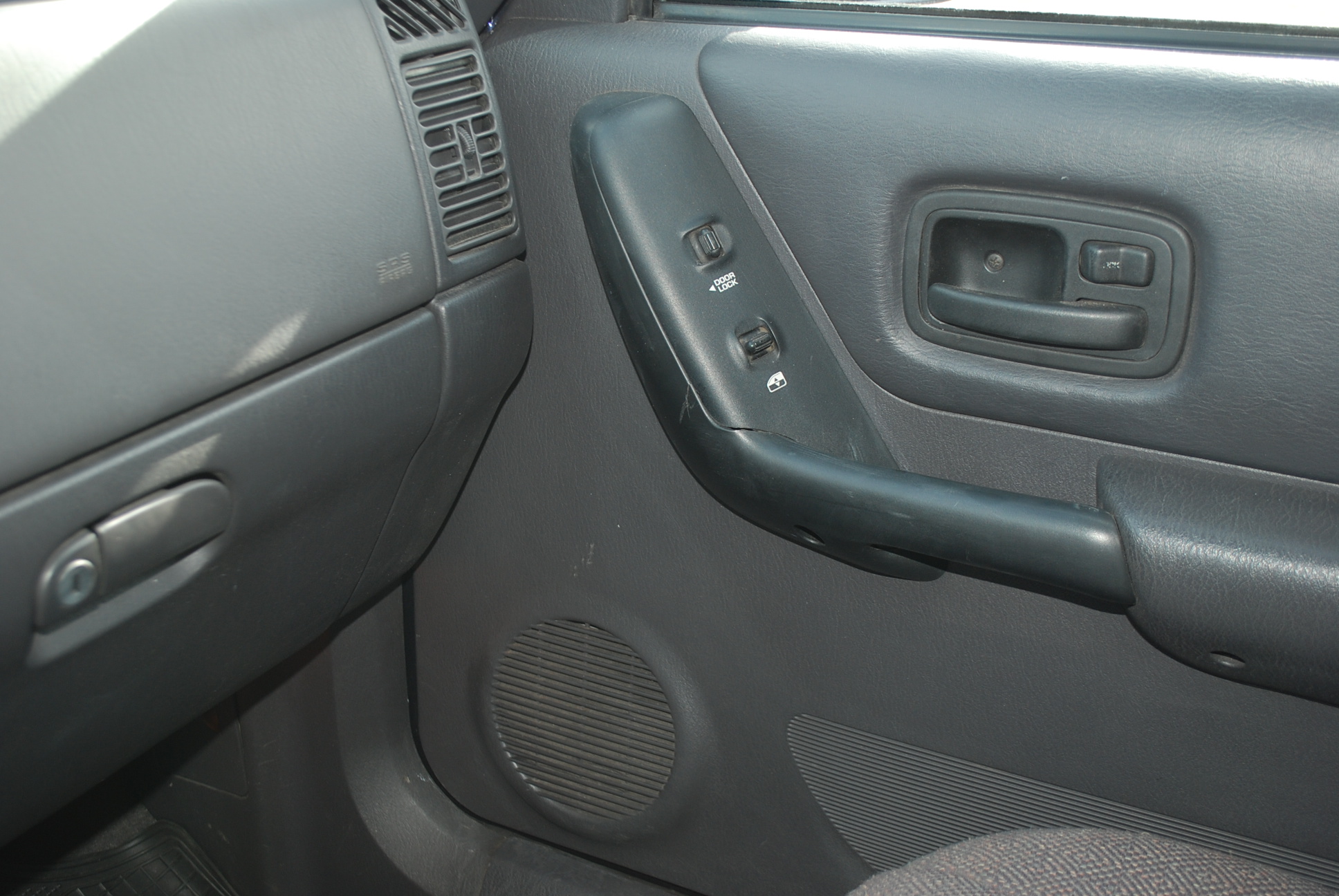 
								Jeep Cherokee XJ 2,5 benzyna. full									