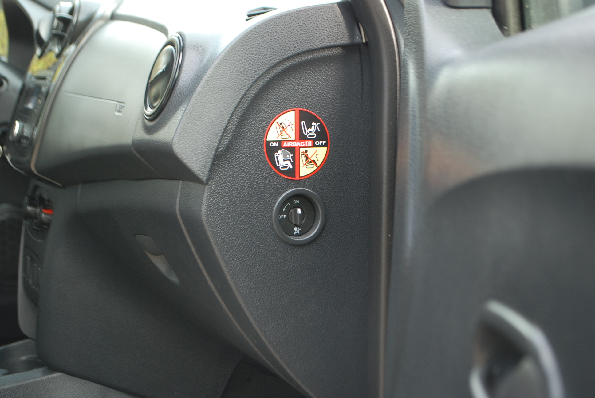 
								Dacia Logan kombi. 1,0 benzyna. full									