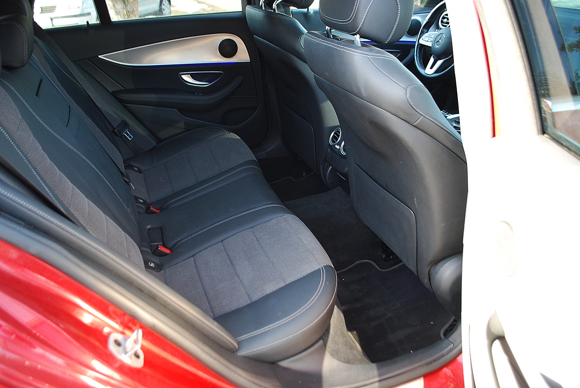 
								Mercedes-Benz E200 hybryda. 2,0 benzyna. 4 MATIC. Zarejestrowany w Polsce. full									