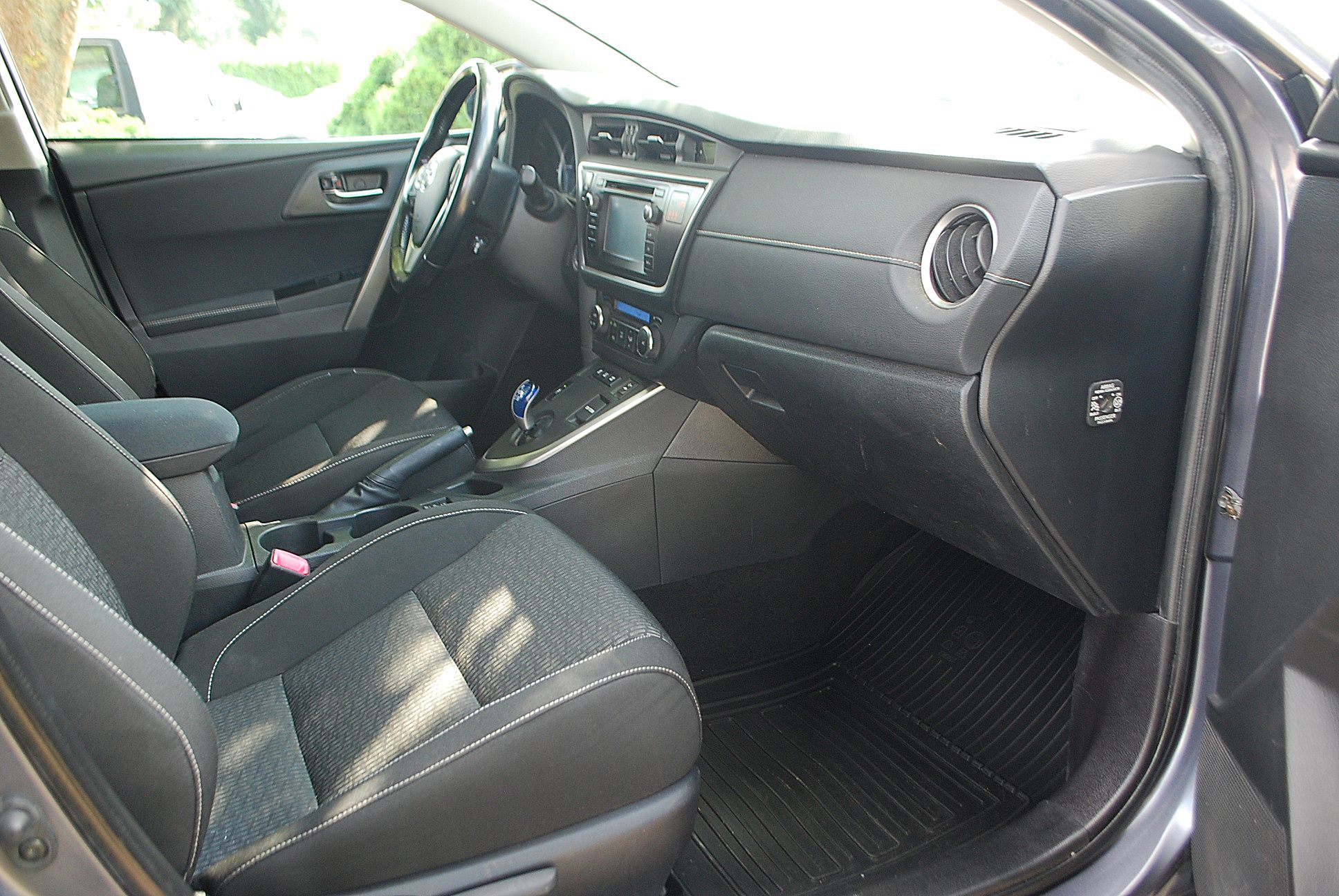 
								Toyota Auris 1,8 benzyna-hybryda full									