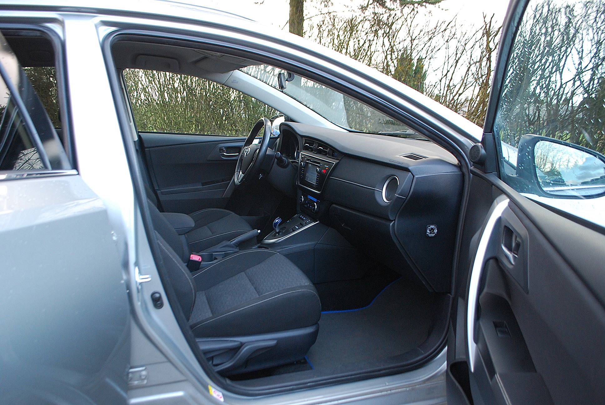 
								Toyota Auris 1,8 hybryda. full									
