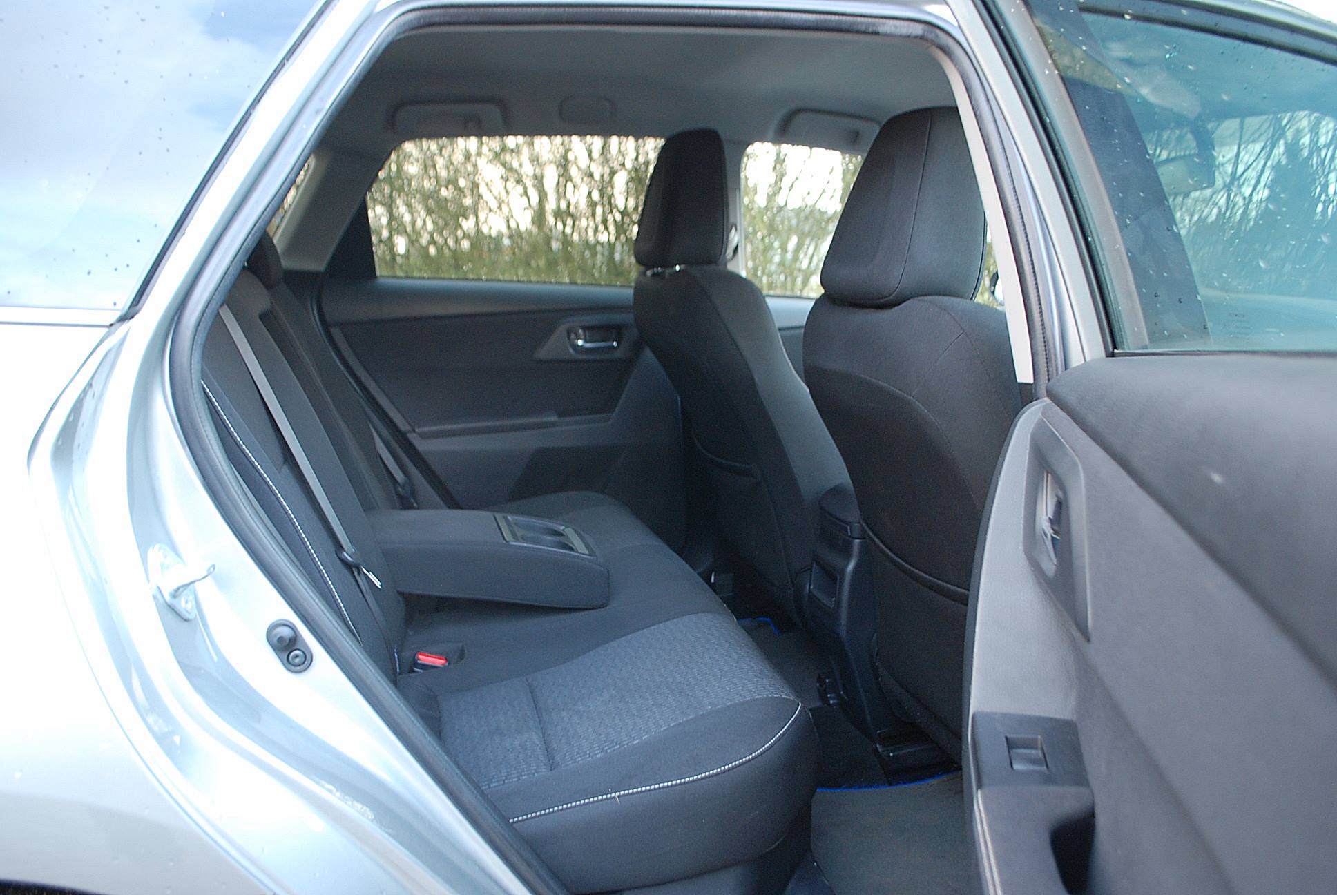 
								Toyota Auris 1,8 hybryda. full									