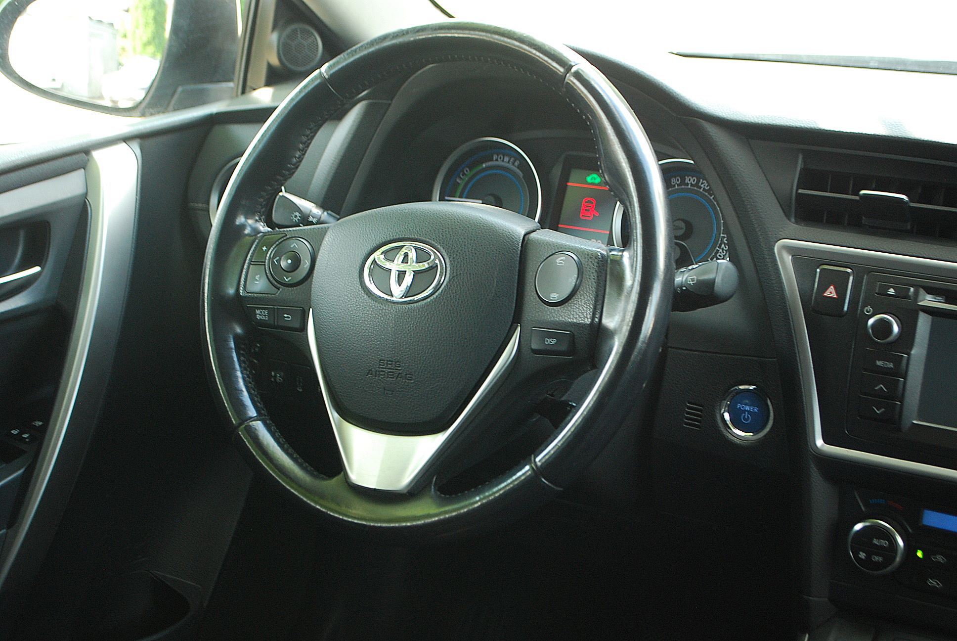 
								Toyota Auris 1,8 benzyna-hybryda full									