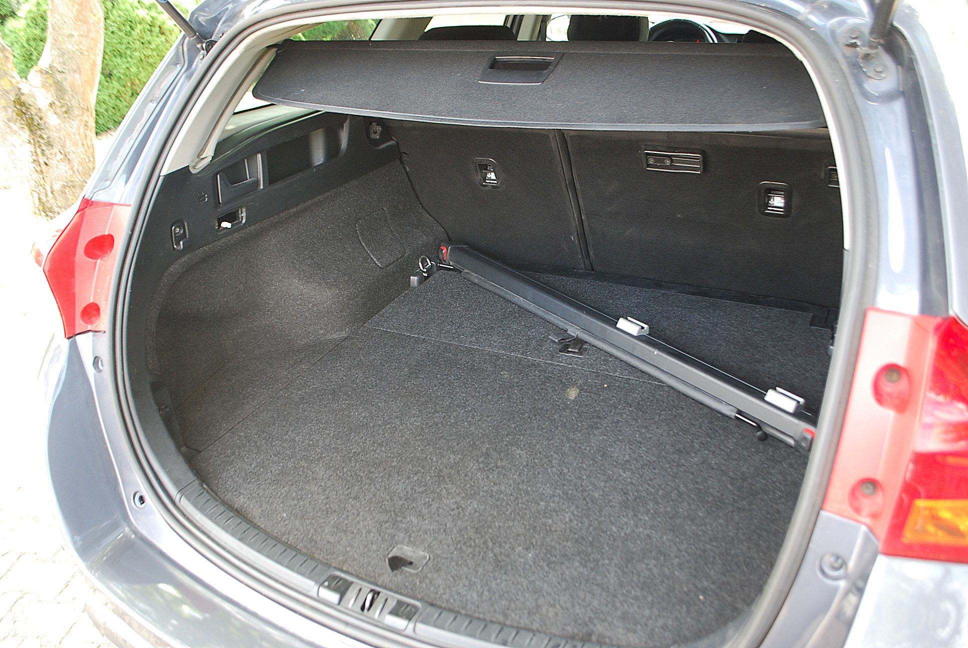 
								Toyota Auris 1,8 benzyna-hybryda full									