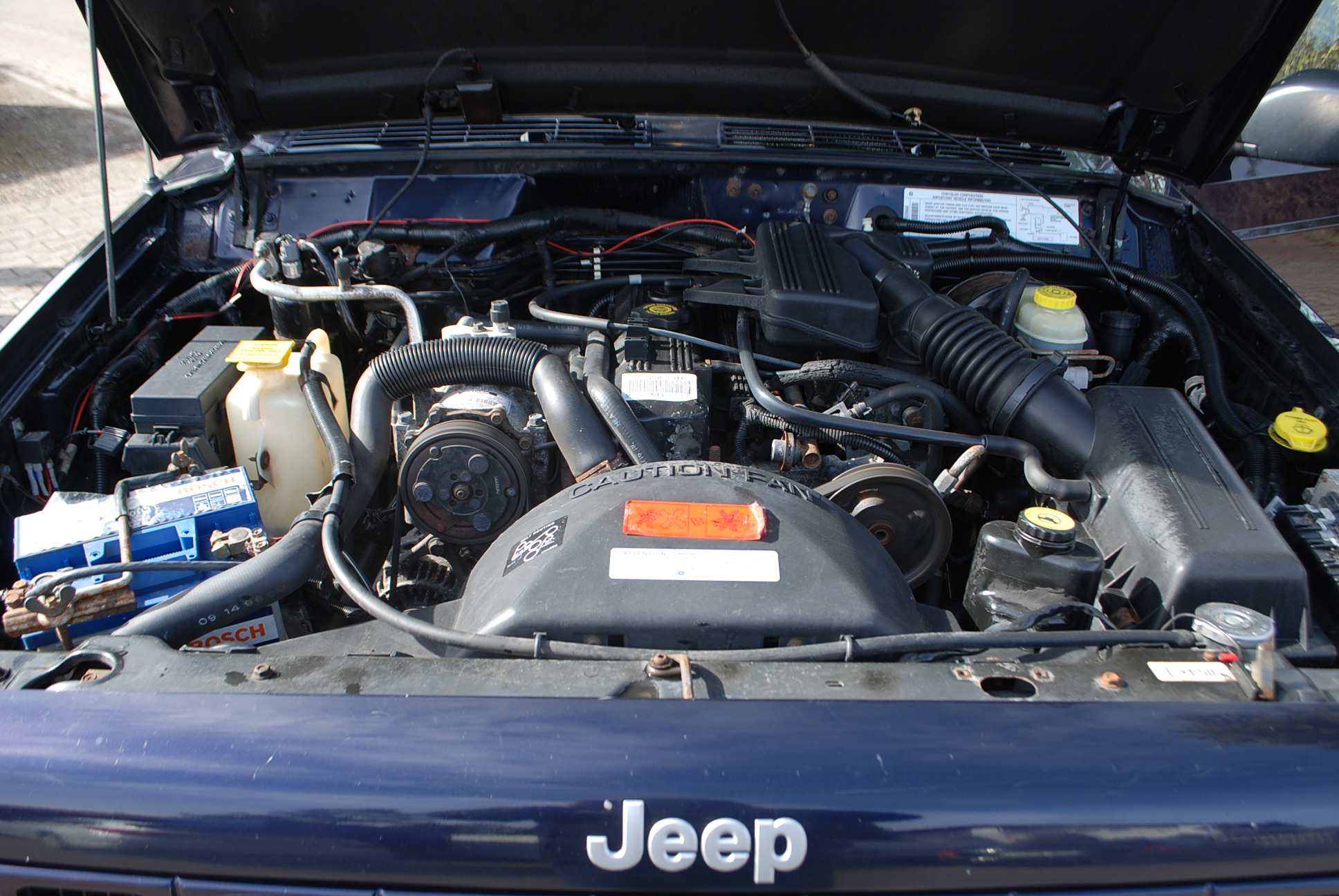 
								Jeep Cherokee XJ 2,5 benzyna. full									