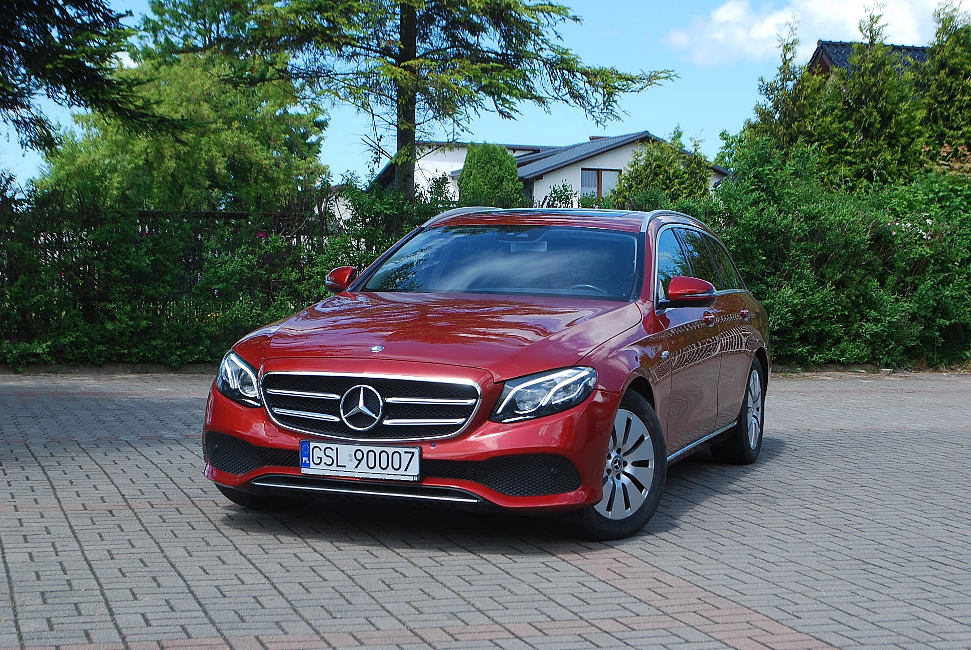 
								Mercedes-Benz E200 hybryda. 2,0 benzyna. 4 MATIC. Zarejestrowany w Polsce. full									