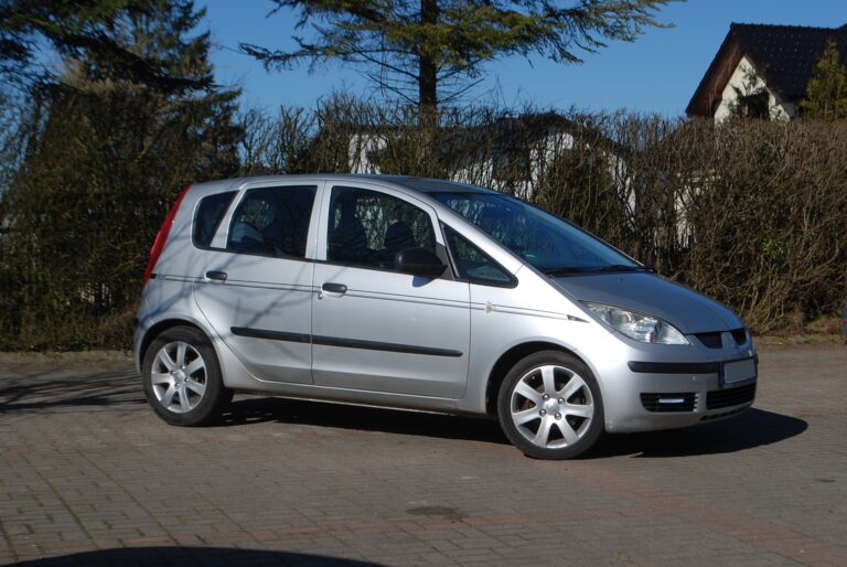 Mitsubishi Colt 1,1 benzyna.