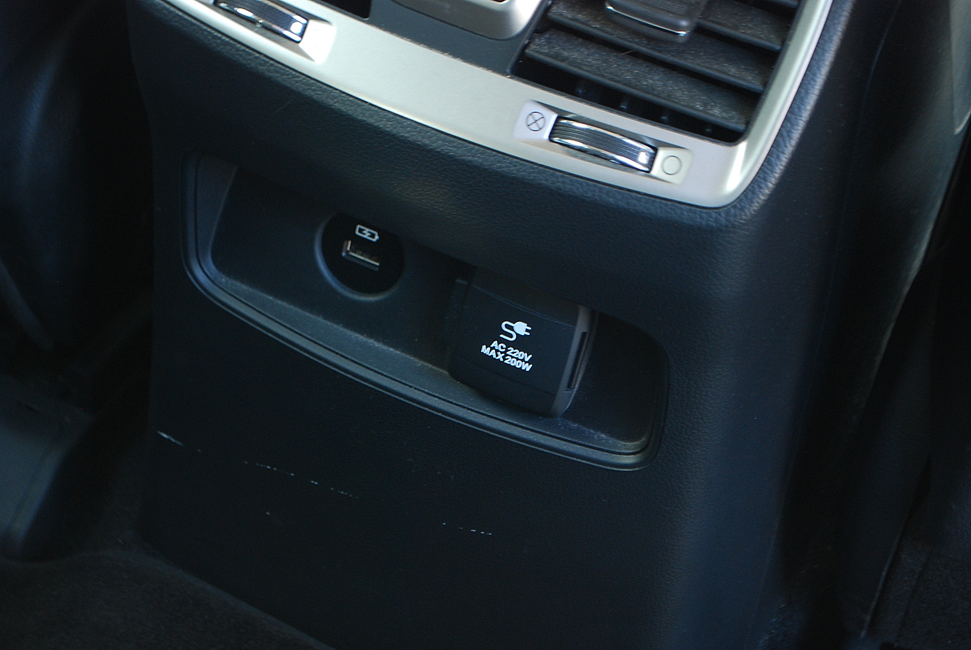 
								Ssangyong REXTON. 4×4. Automat. full									
