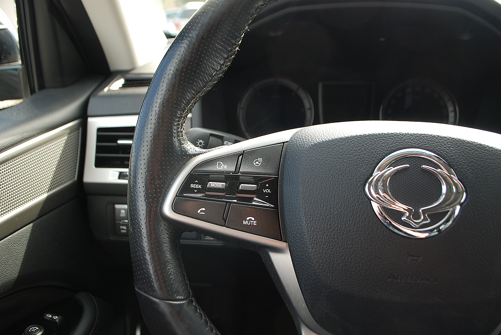 
								Ssangyong REXTON. 4×4. Automat. full									