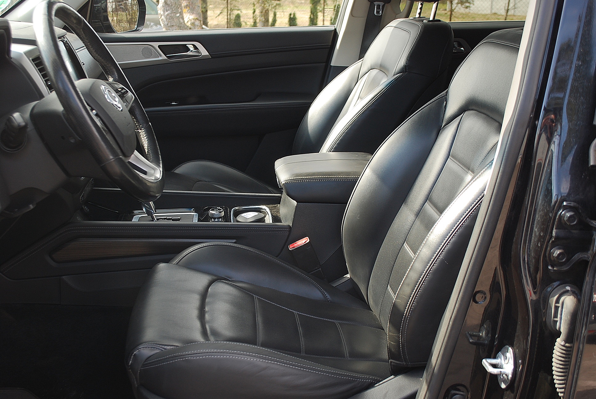 
								Ssangyong REXTON. 4×4. Automat. full									
