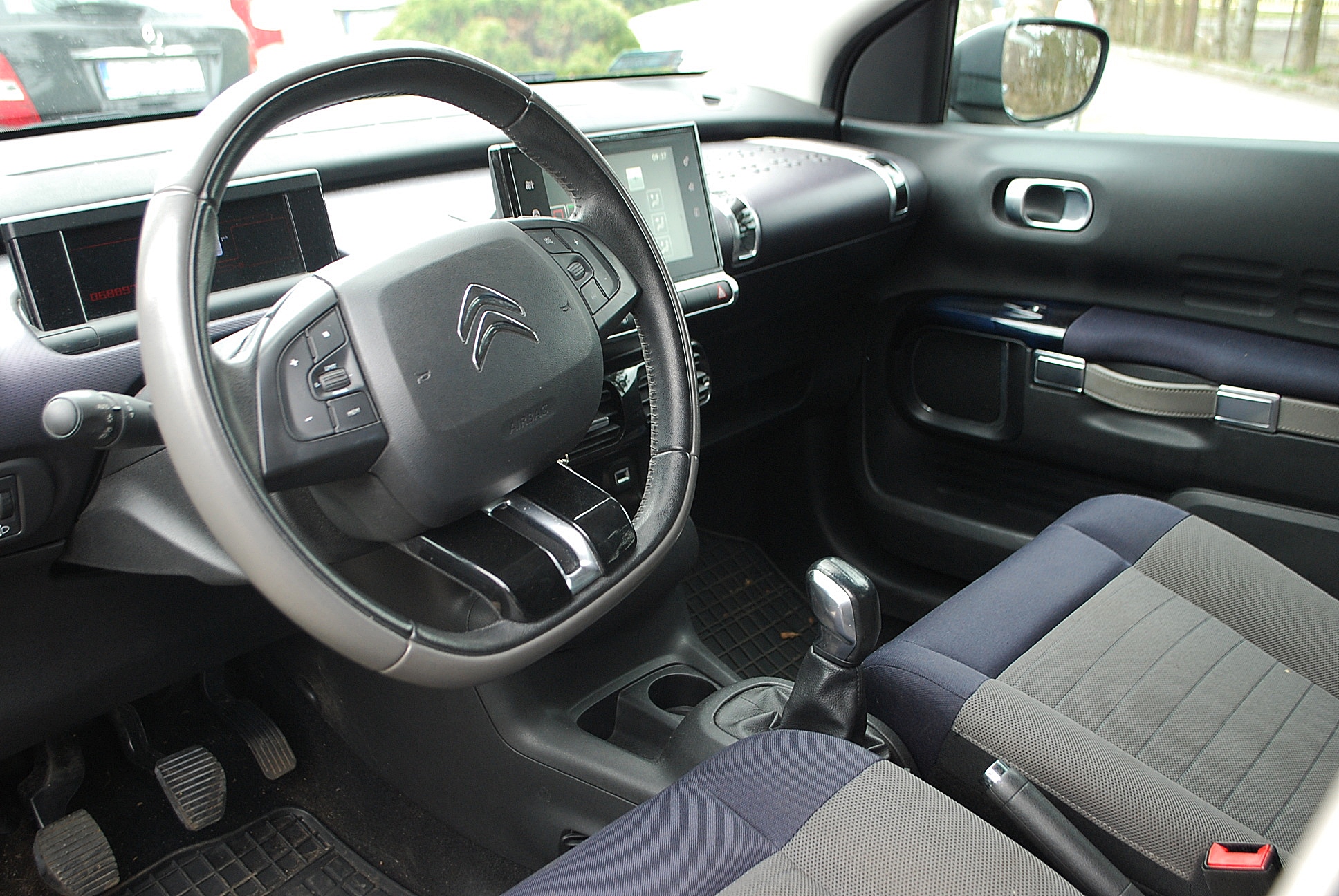 
								Citroen C4 Cactus. 1,2 benzyna. full									