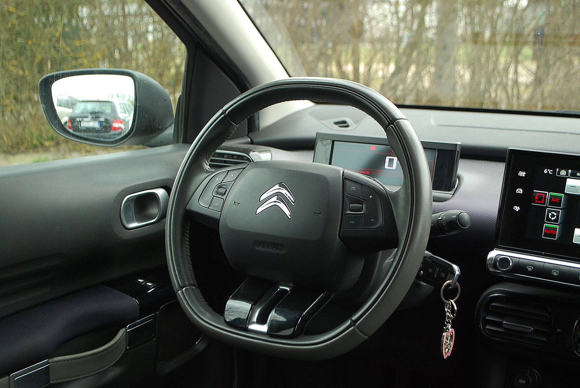 
								Citroen C4 Cactus. 1,2 benzyna. full									