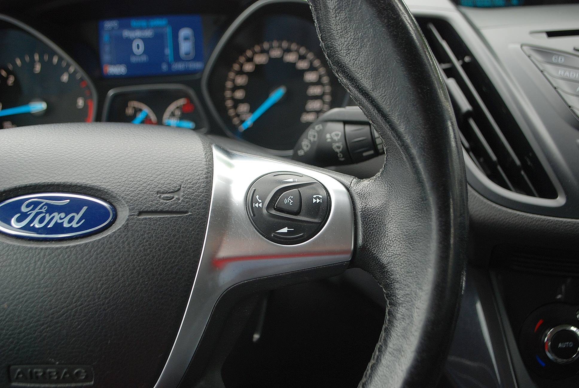 
								Ford Kuga 2014r. Automat. 4×4. Nowy rozrząd. full									